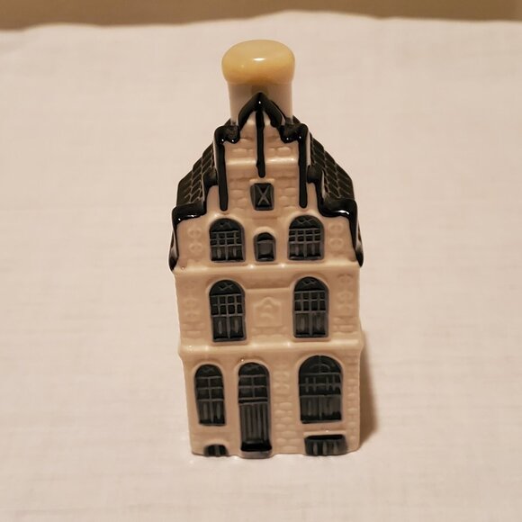 KLM DELFT BLUE HOUSE #22 SEALED - CLEAN!! - Picture 1 of 6